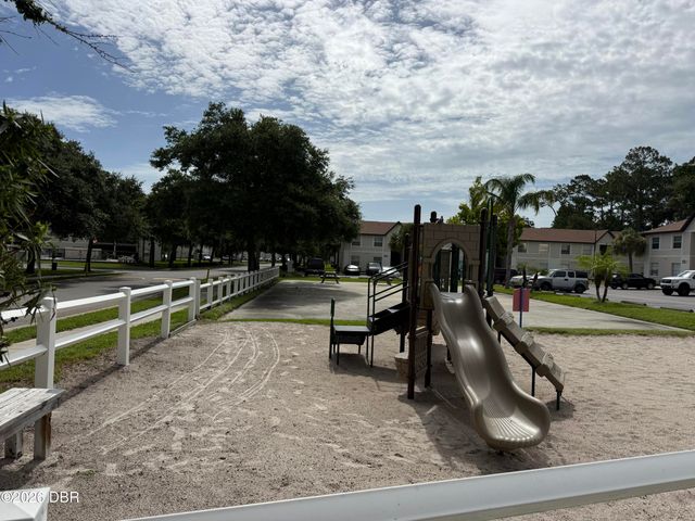 417 Banana Cay Dr Apt F, South Daytona, FL 32119
