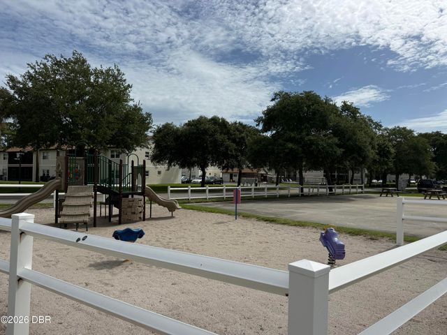 417 Banana Cay Dr Apt F, South Daytona, FL 32119