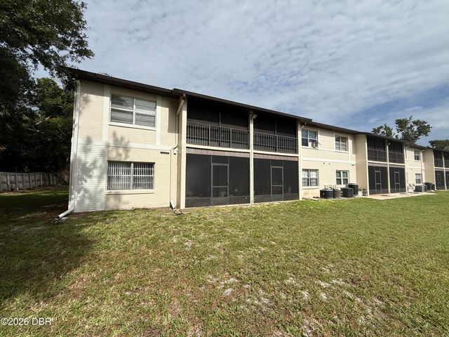417 Banana Cay Dr Apt F, South Daytona, FL 32119