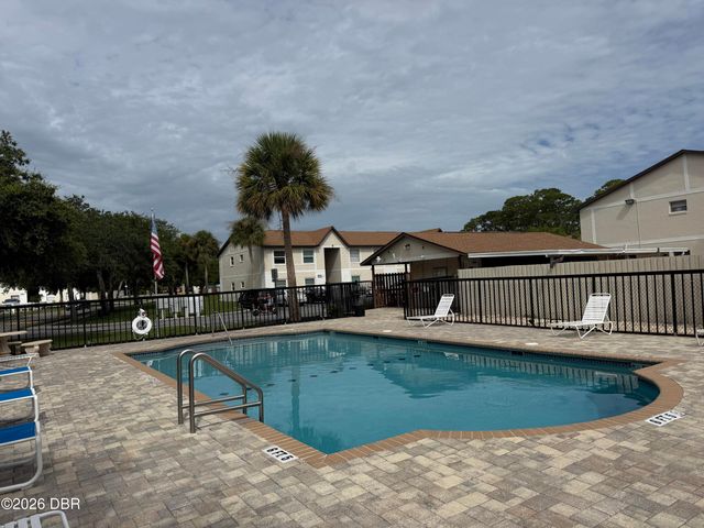 417 Banana Cay Dr Apt F, South Daytona, FL 32119
