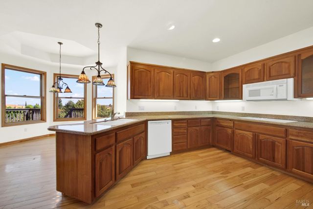 2136 Vineyard Hills Ct, Vacaville, CA 95688