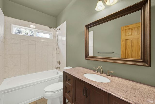 2136 Vineyard Hills Ct, Vacaville, CA 95688