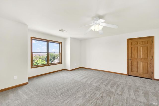 2136 Vineyard Hills Ct, Vacaville, CA 95688