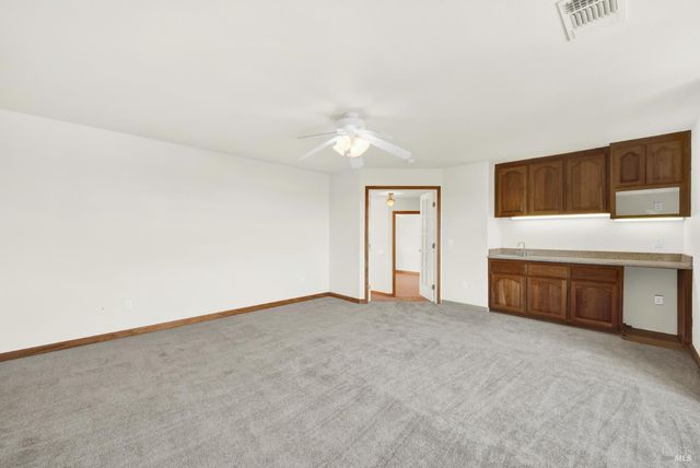 2136 Vineyard Hills Ct, Vacaville, CA 95688