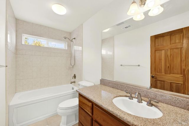 2136 Vineyard Hills Ct, Vacaville, CA 95688