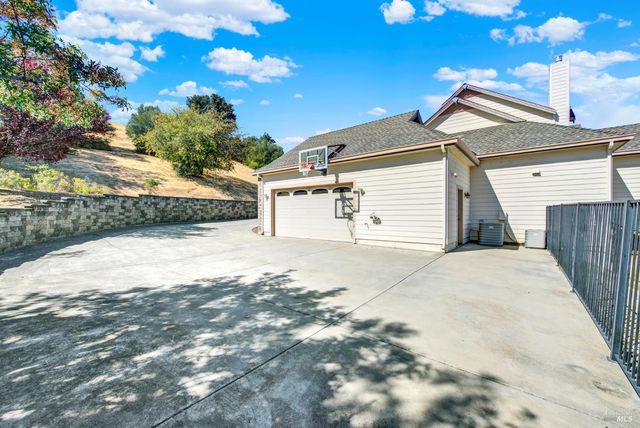 2136 Vineyard Hills Ct, Vacaville, CA 95688