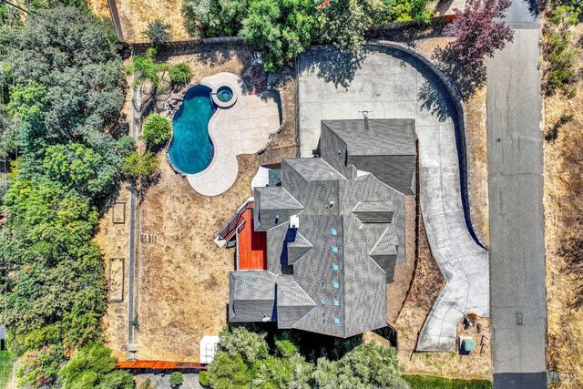 2136 Vineyard Hills Ct, Vacaville, CA 95688