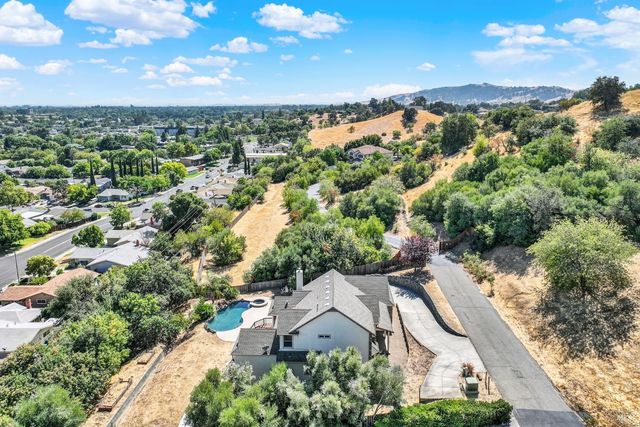 2136 Vineyard Hills Ct, Vacaville, CA 95688