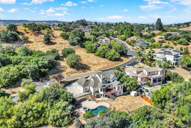 2136 Vineyard Hills Ct, Vacaville, CA 95688