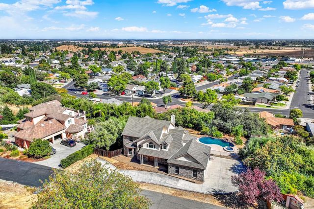 2136 Vineyard Hills Ct, Vacaville, CA 95688