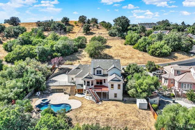 2136 Vineyard Hills Ct, Vacaville, CA 95688