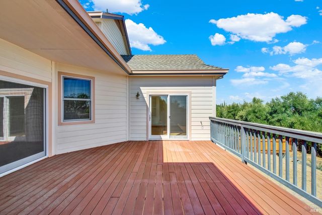 2136 Vineyard Hills Ct, Vacaville, CA 95688