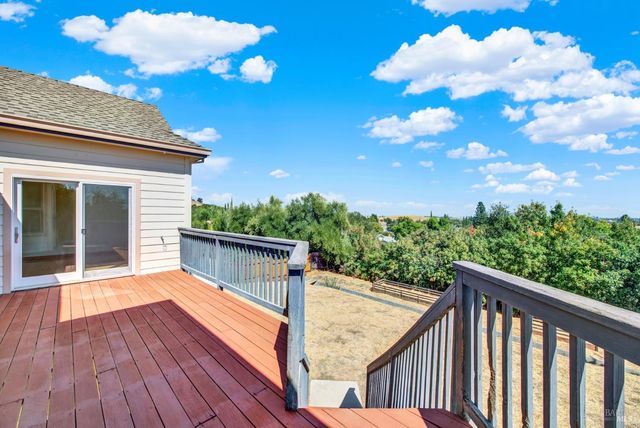 2136 Vineyard Hills Ct, Vacaville, CA 95688