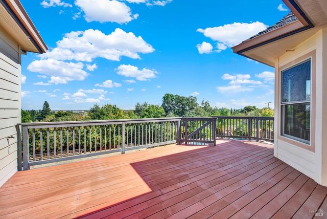 2136 Vineyard Hills Ct, Vacaville, CA 95688