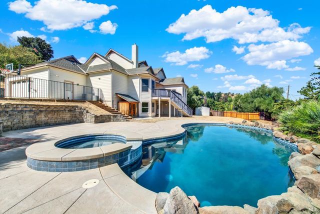 2136 Vineyard Hills Ct, Vacaville, CA 95688