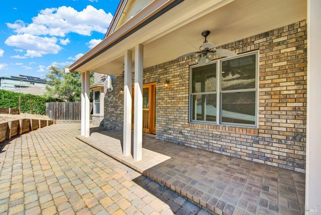 2136 Vineyard Hills Ct, Vacaville, CA 95688