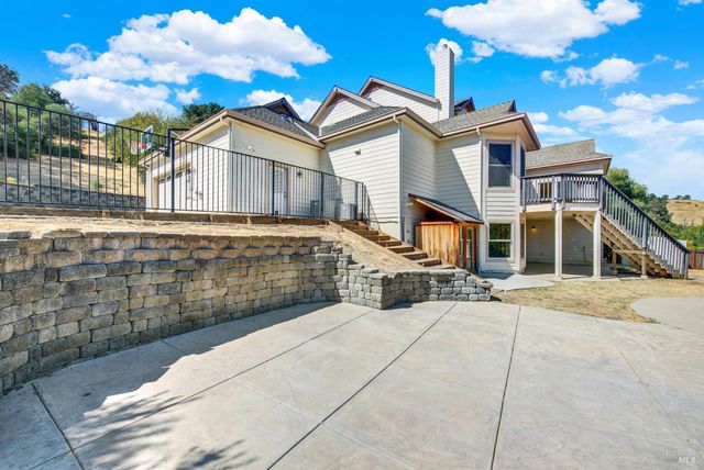 2136 Vineyard Hills Ct, Vacaville, CA 95688