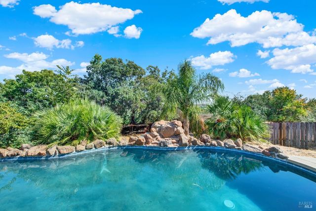 2136 Vineyard Hills Ct, Vacaville, CA 95688