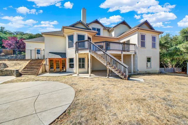 2136 Vineyard Hills Ct, Vacaville, CA 95688