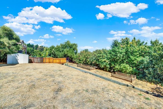 2136 Vineyard Hills Ct, Vacaville, CA 95688