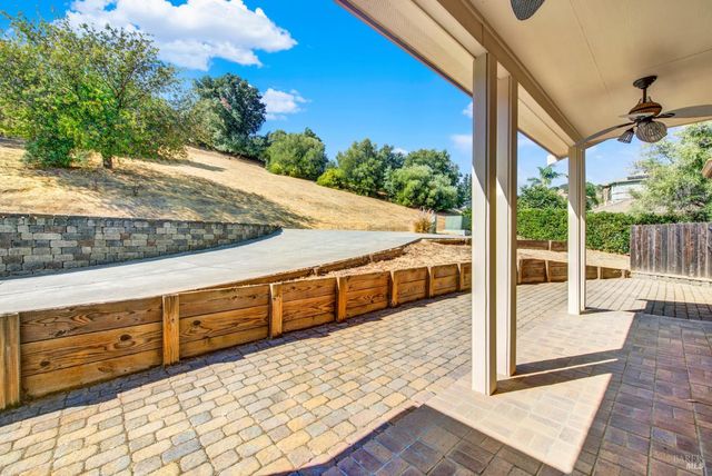 2136 Vineyard Hills Ct, Vacaville, CA 95688