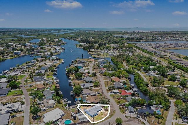802 WHITE HERON BOULEVARD, Ruskin, FL 33570