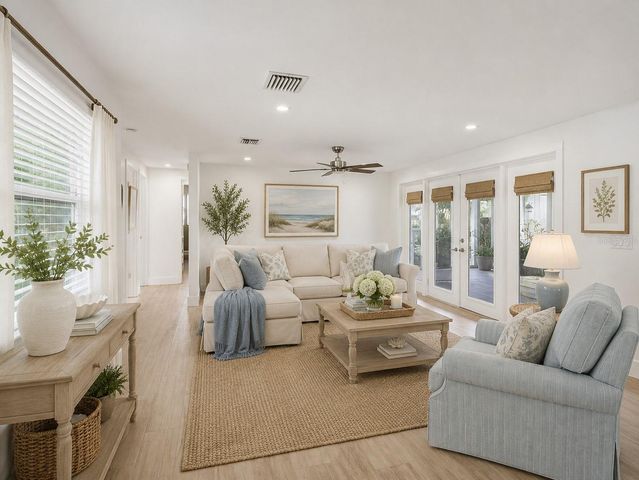 802 WHITE HERON BOULEVARD, Ruskin, FL 33570
