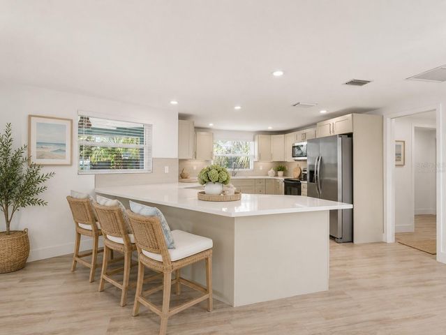 802 WHITE HERON BOULEVARD, Ruskin, FL 33570
