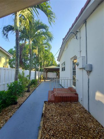 8105 SW 17th Ter, Miami, FL 33155