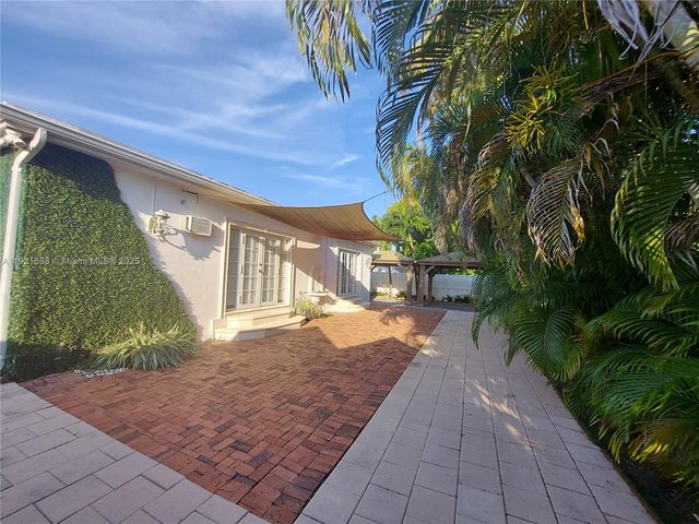 8105 SW 17th Ter, Miami, FL 33155