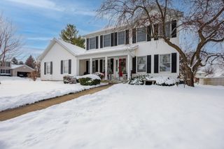 17 Downing Circle, Bloomington, IL 61704