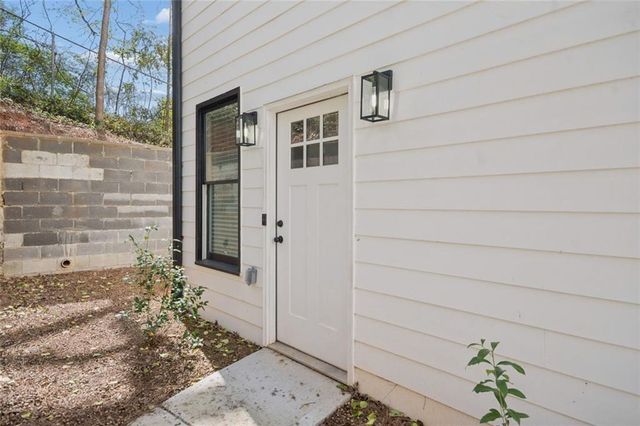 2438 2nd Street NW, Atlanta, GA 30318