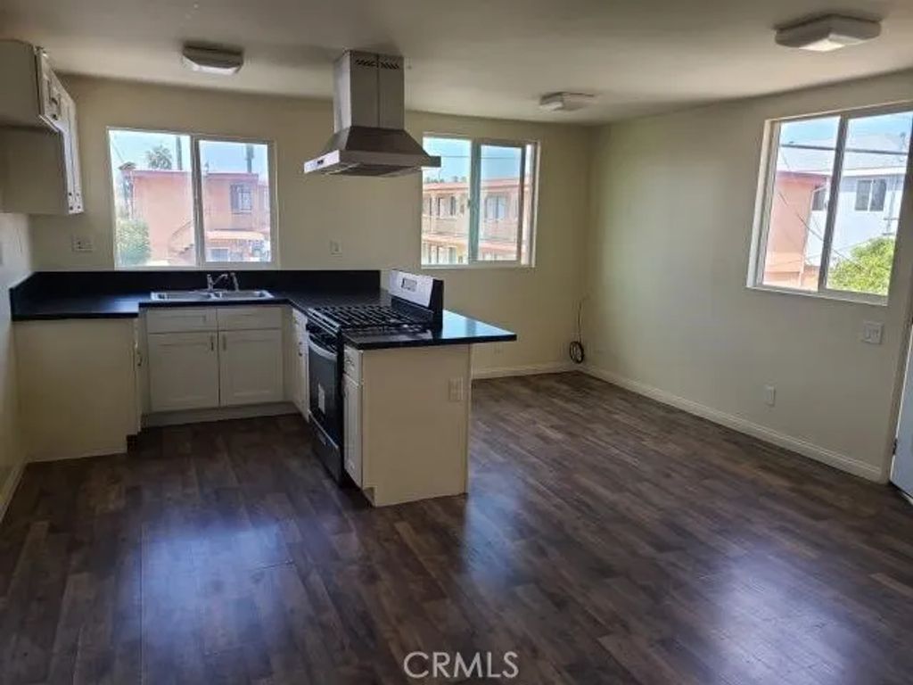 944 W 74th, Los Angeles, CA 90044