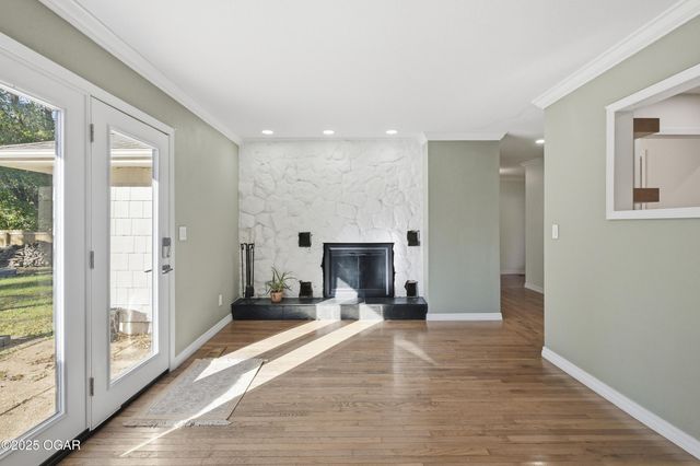 5809 Riverside Drive, Joplin, MO 64804