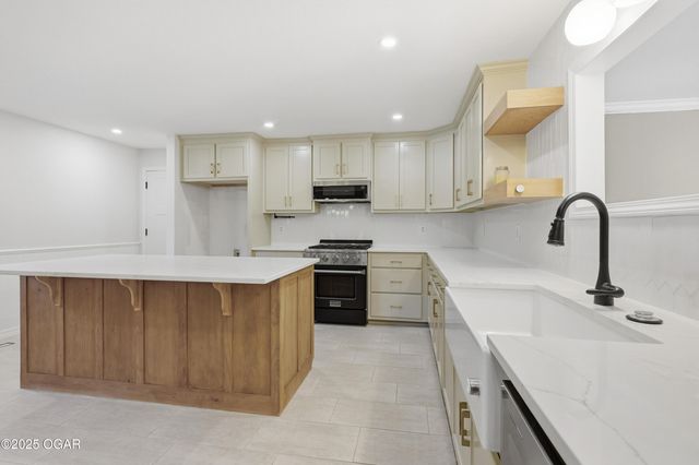 5809 Riverside Drive, Joplin, MO 64804