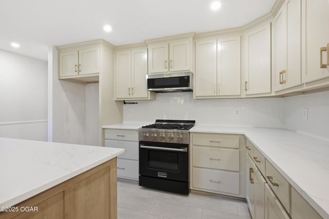 5809 Riverside Drive, Joplin, MO 64804