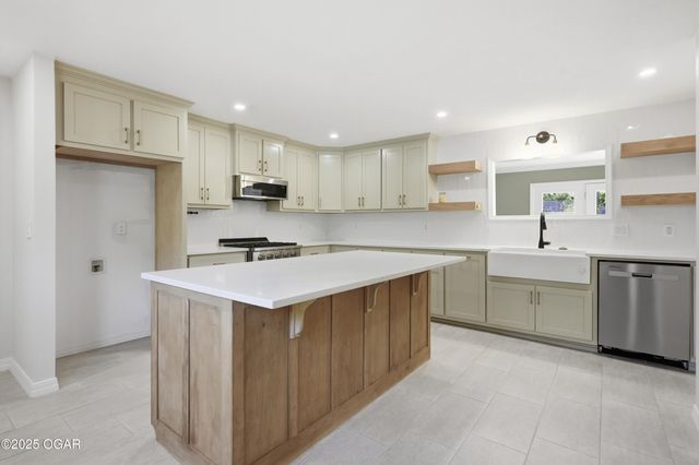 5809 Riverside Drive, Joplin, MO 64804