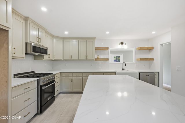 5809 Riverside Drive, Joplin, MO 64804