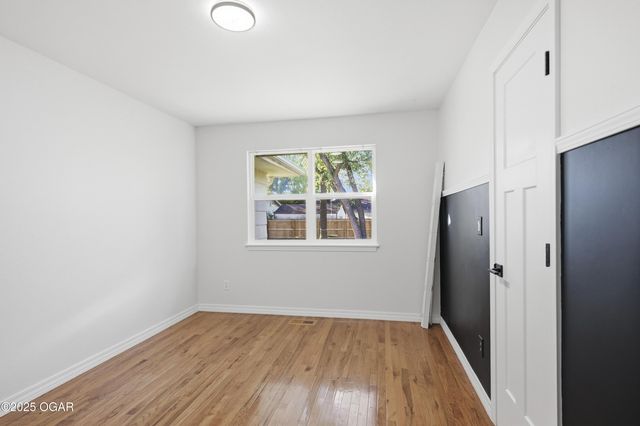 5809 Riverside Drive, Joplin, MO 64804