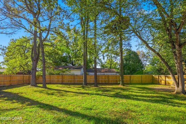 5809 Riverside Drive, Joplin, MO 64804