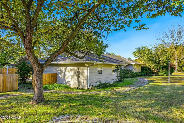 5809 Riverside Drive, Joplin, MO 64804