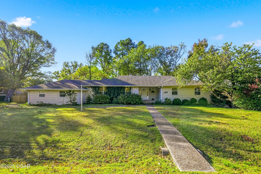 5809 Riverside Drive, Joplin, MO 64804