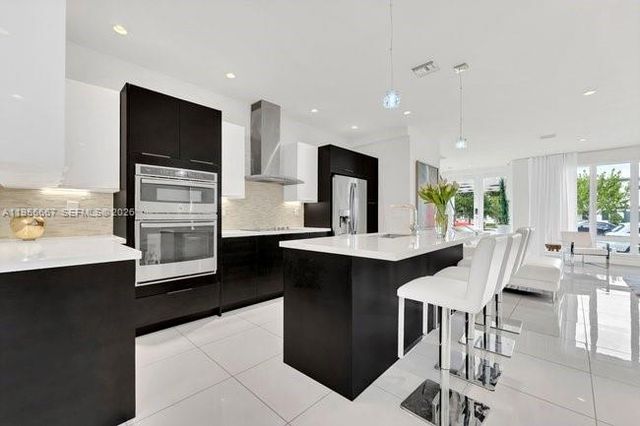 10424 NW 66th St, Doral, FL 33178