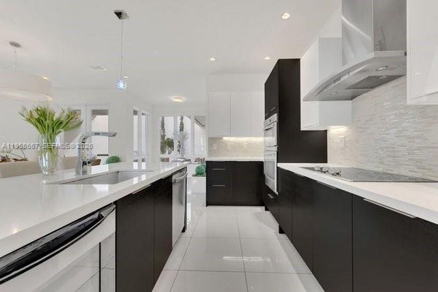 10424 NW 66th St, Doral, FL 33178