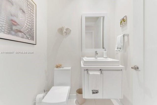 10424 NW 66th St, Doral, FL 33178