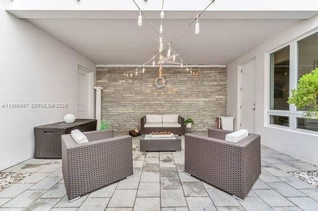 10424 NW 66th St, Doral, FL 33178