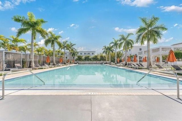 10424 NW 66th St, Doral, FL 33178