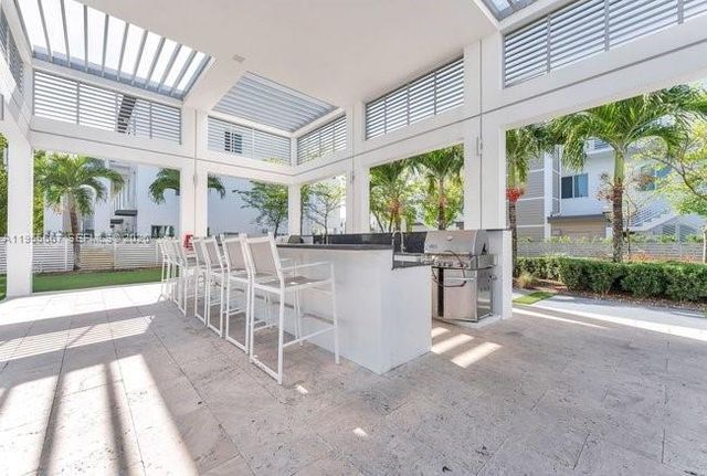 10424 NW 66th St, Doral, FL 33178