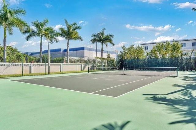 10424 NW 66th St, Doral, FL 33178