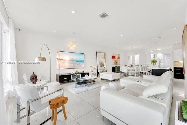 10424 NW 66th St, Doral, FL 33178